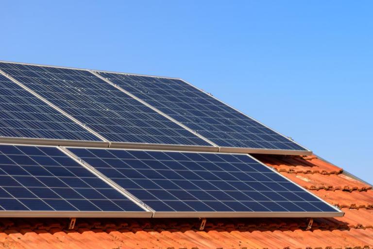 Panneaux solaires photovoltaïques : comment bien les choisir ?